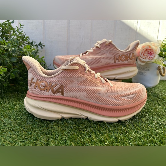 Hoka One One
Women's Clifton 9
Sneakers in
Sandstone/Cream 9B new - Picture 9 of 16